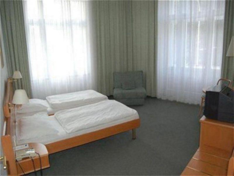 Western Moran Prag